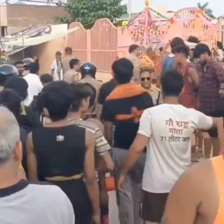 Kanwariyas damage car